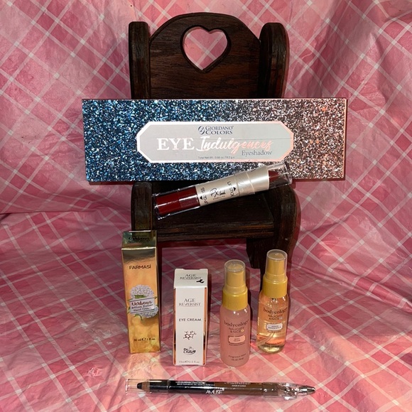 🎈SALE🎈🎀 #17.MAKEUP BUNDLE🎀 - Picture 1 of 12